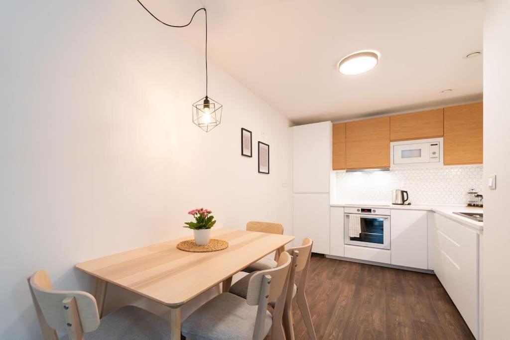 City Park Apartment - Brno Esterno foto